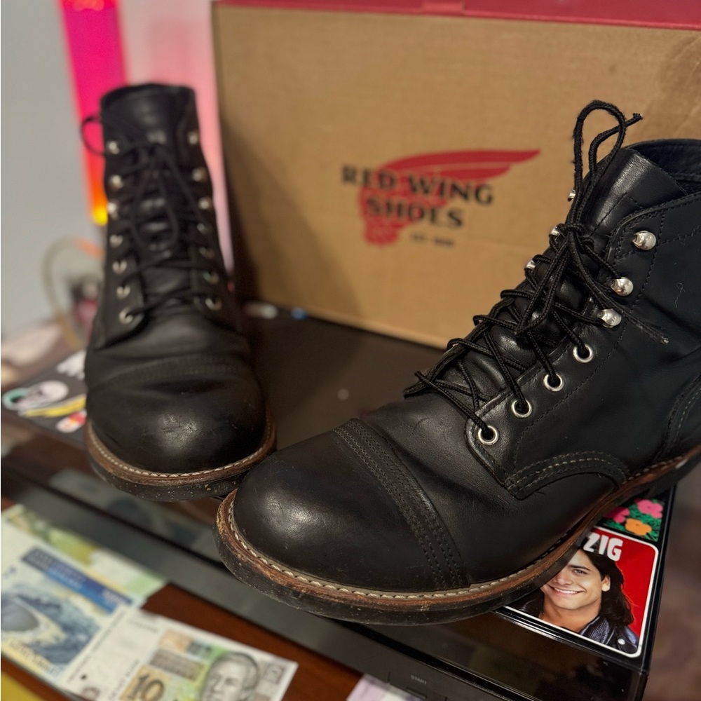 Men's Red Wing Iron Rangers US 9 1/2 Black Leather Boots